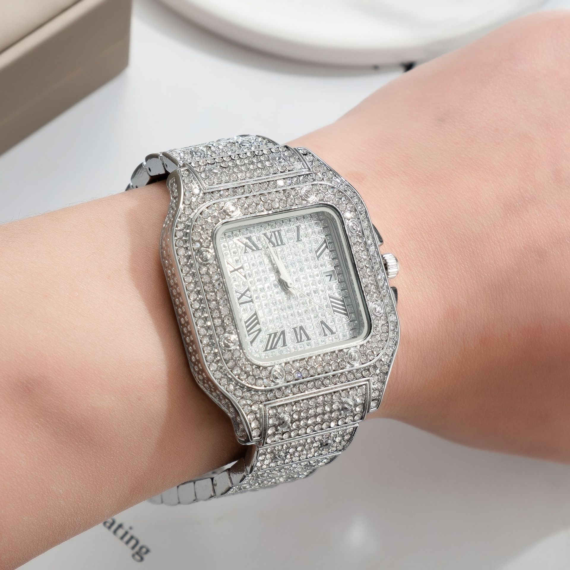 ساعة UTHAI L77 للرجال، ساعة يد - مراجعة Cartier Watch Tank وسعره
