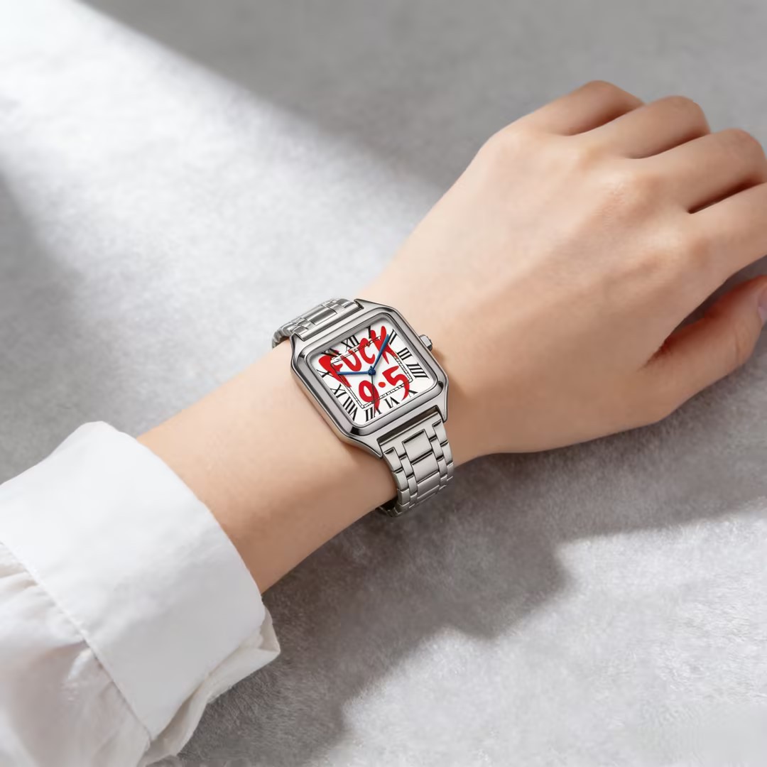 ساعة يد كوارتز مربعة الشكل من  - مراجعة Cartier Watch Santos وسعره