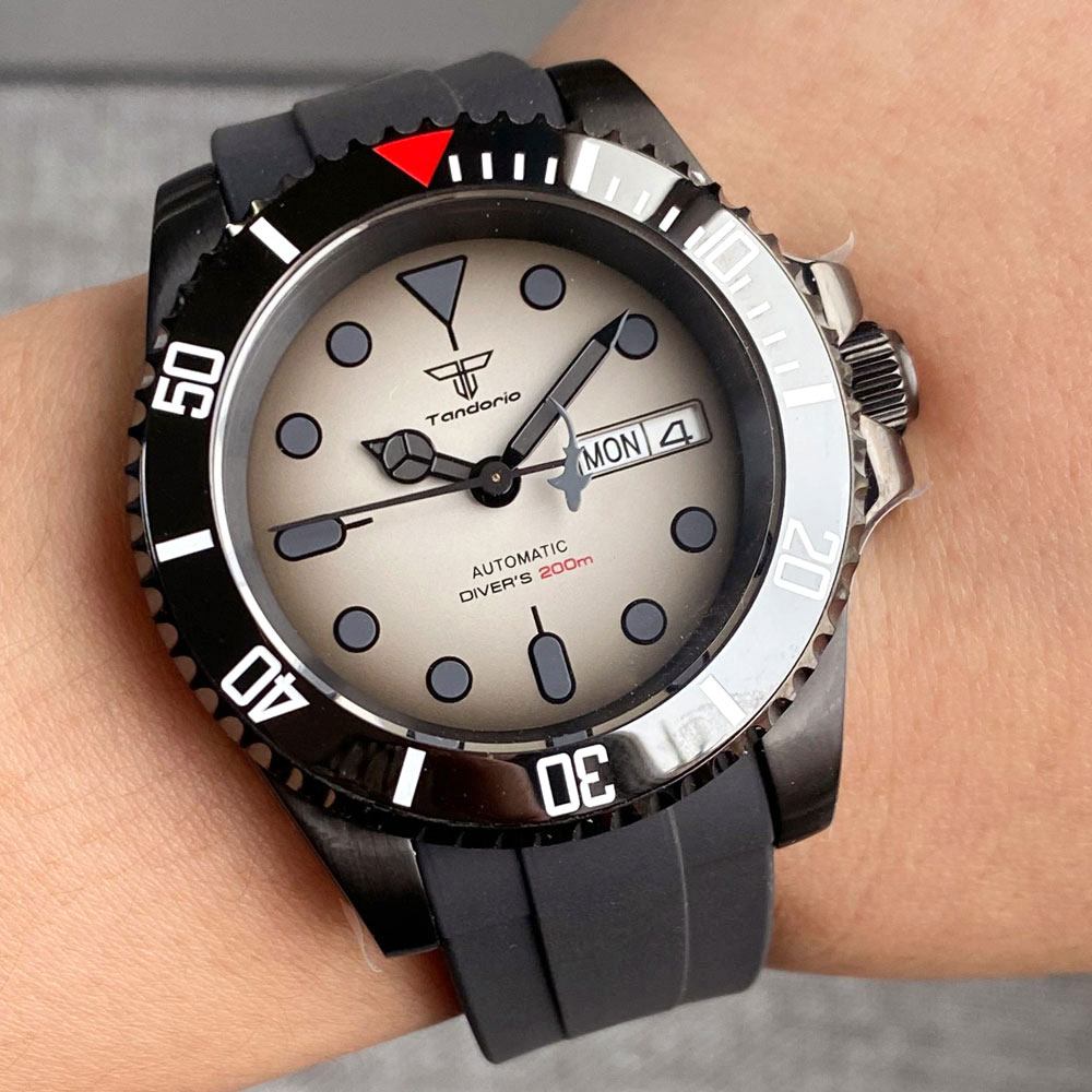 ساعة غطاس عتيقة مقاومة للماء م - مراجعة Rubber Strap Diver وسعره