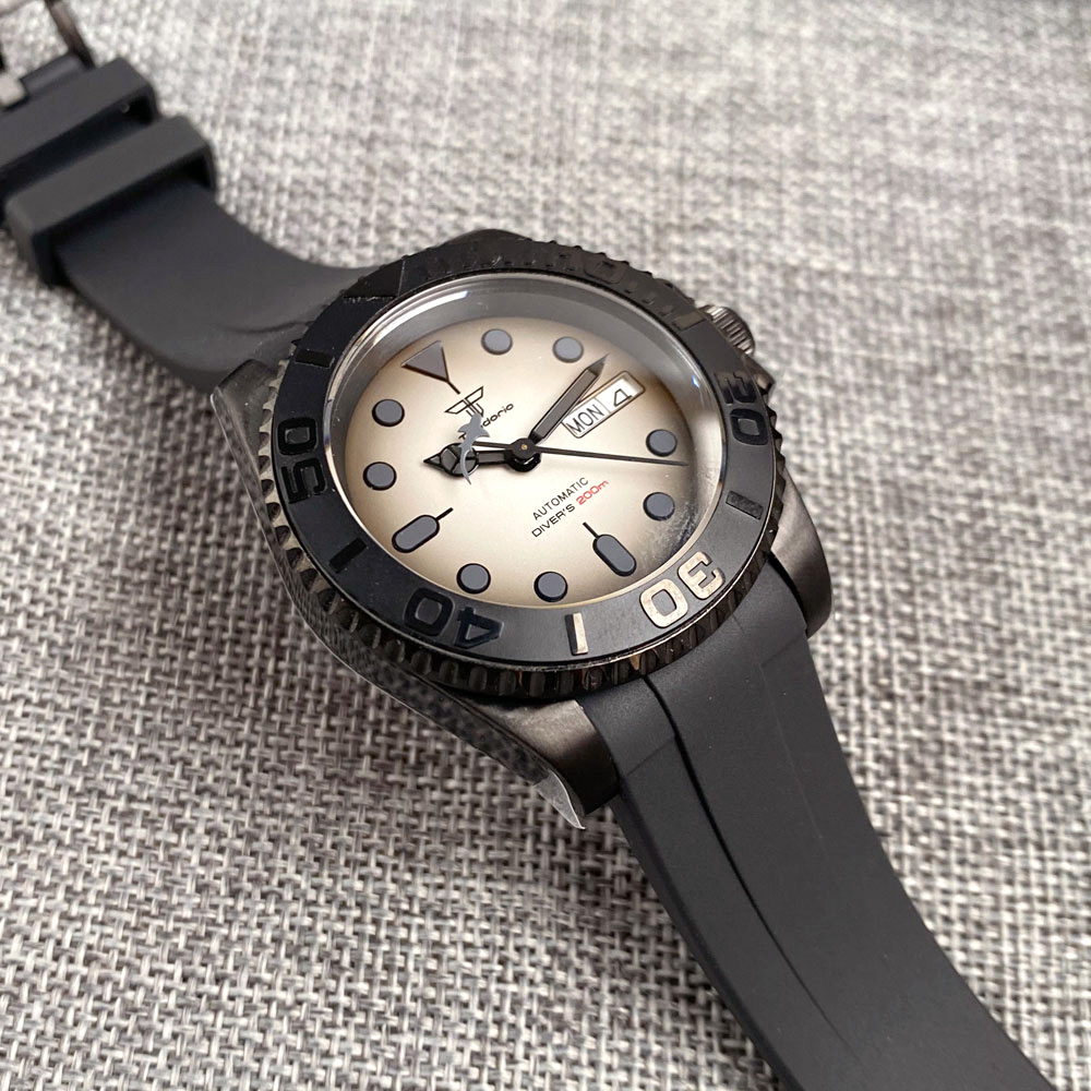 ساعة غطاس عتيقة مقاومة للماء م - مراجعة Rubber Strap Diver وسعره